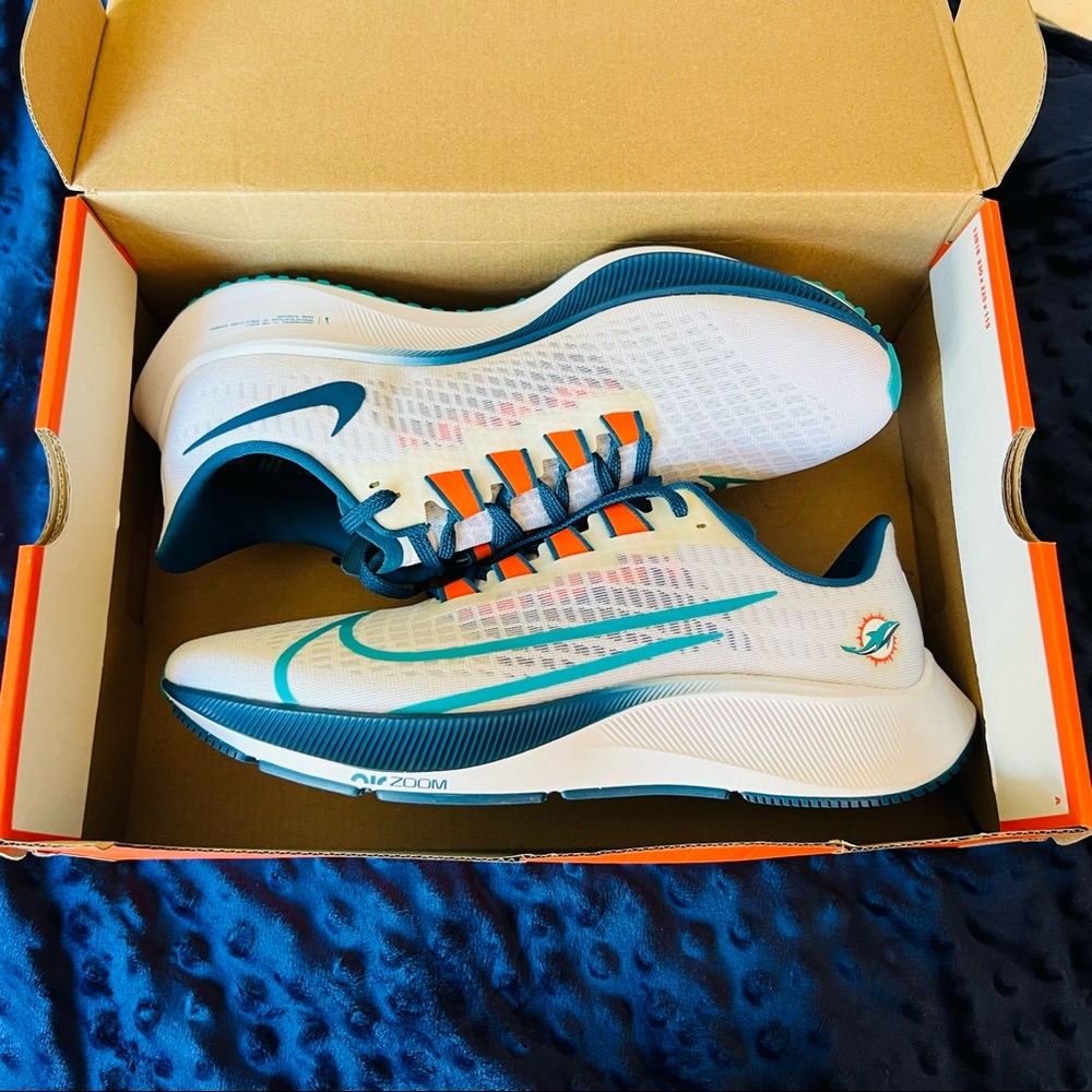 Nike Zoom Pegasus 37 Dolphins NEW IN BOX Men's size 9 / Women's size 10.5 US